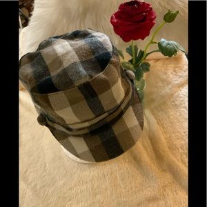 Manhattan hat company - winter pageboy style cap. Tan/Blk/cream One Sz